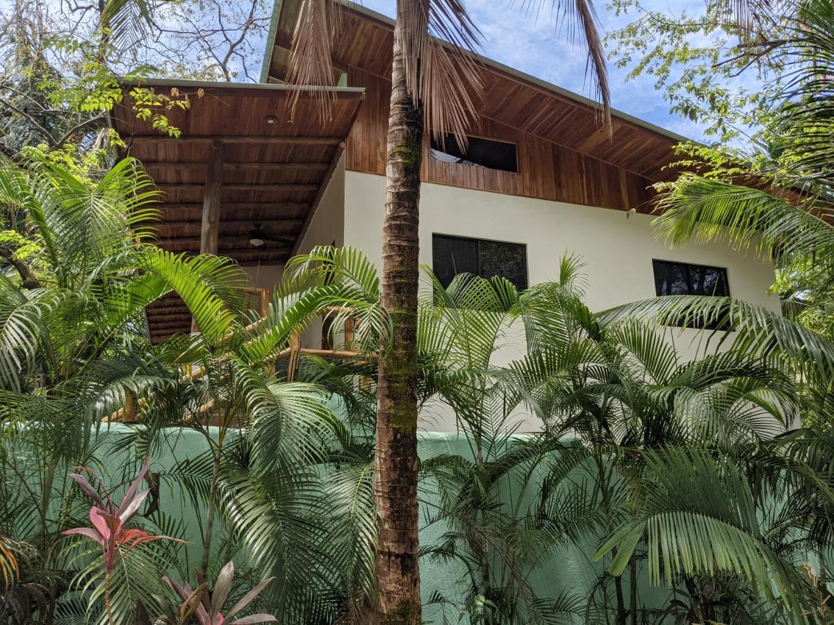 Paradise Lodge *