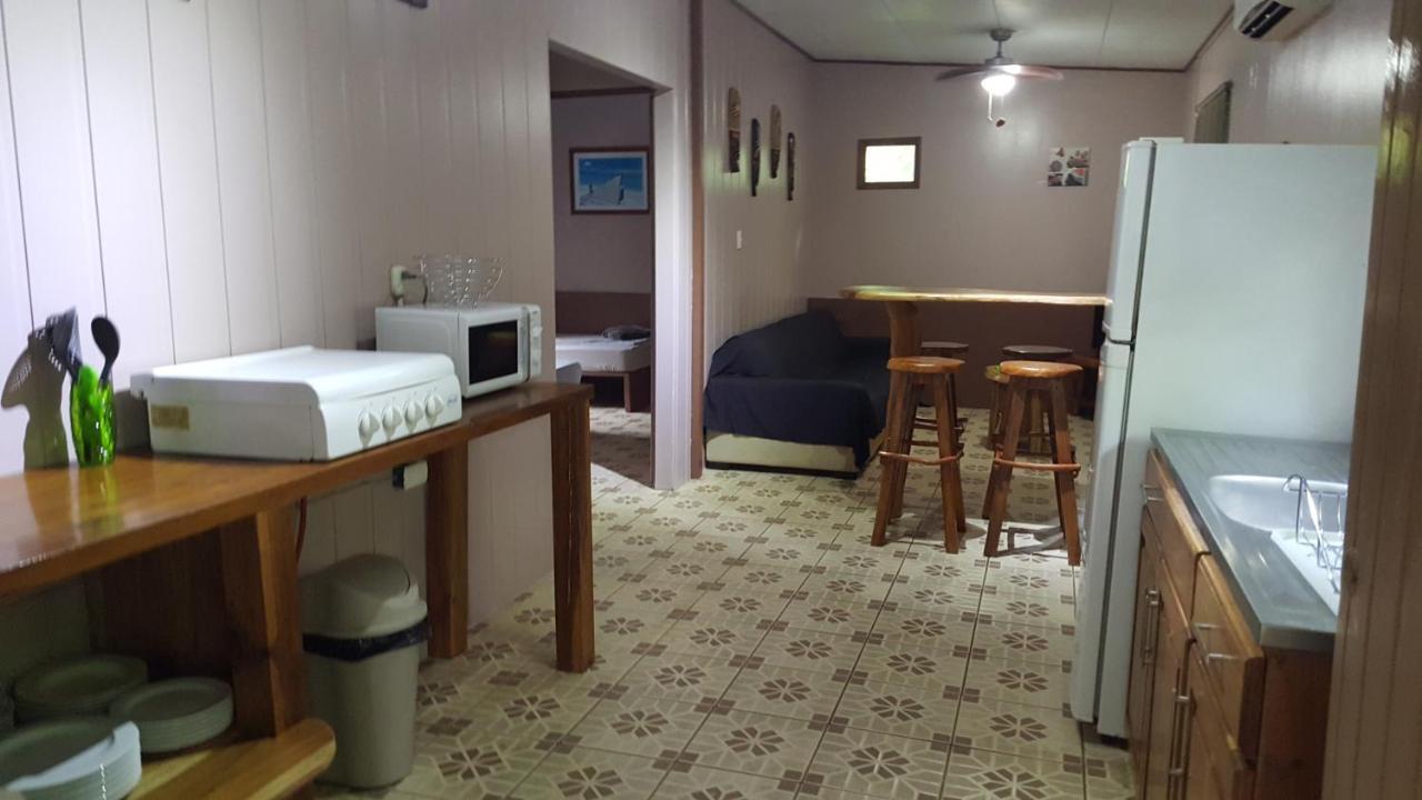 Hotel El Colibri Rojo - Cabinas - Le Colibri Rouge Bed & Breakfast 2*