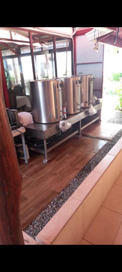 La Cueva Hotel Puerto Limon
