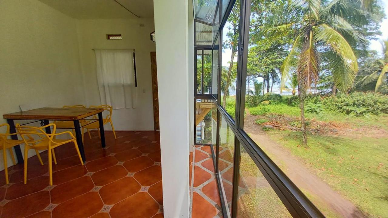 Pura Natura Beachfront Guest house *