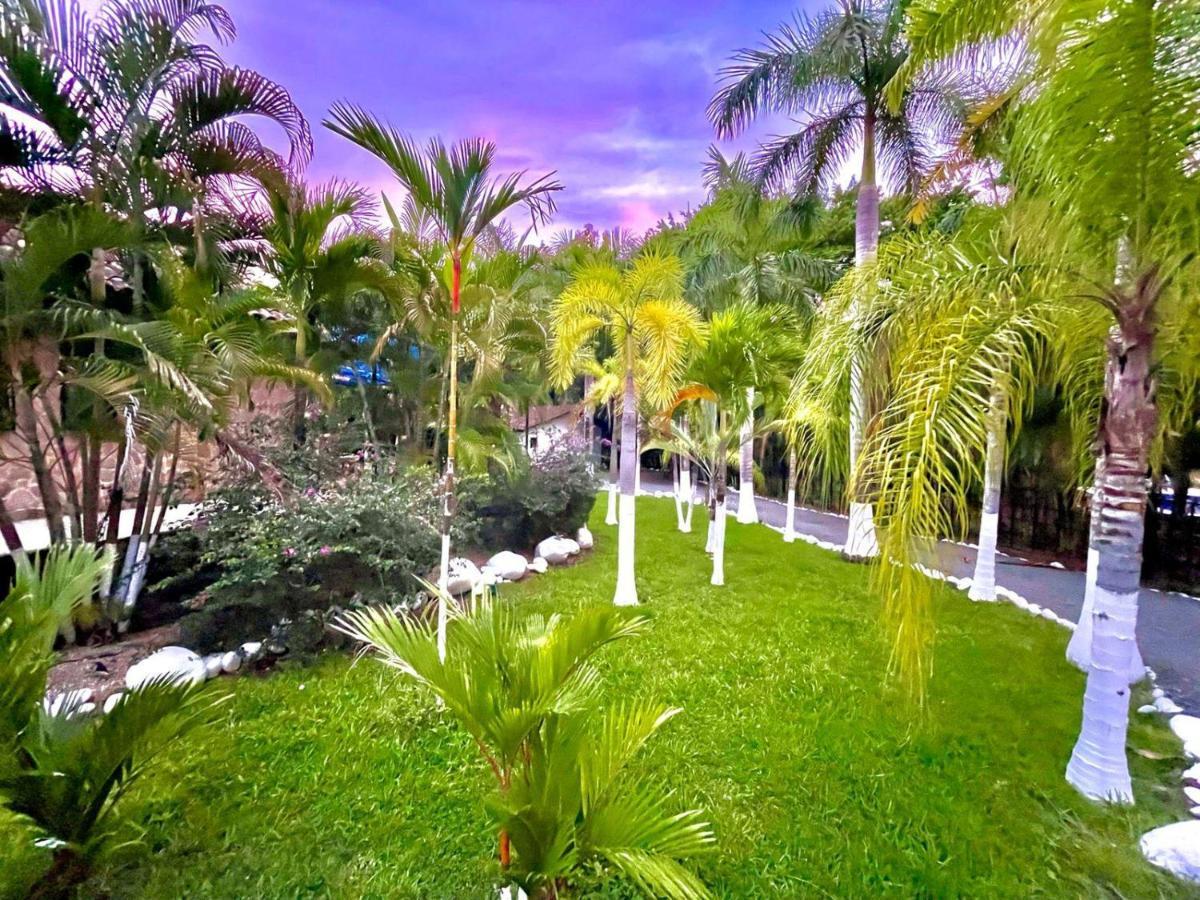 Castillo Tambor & Restaurant *