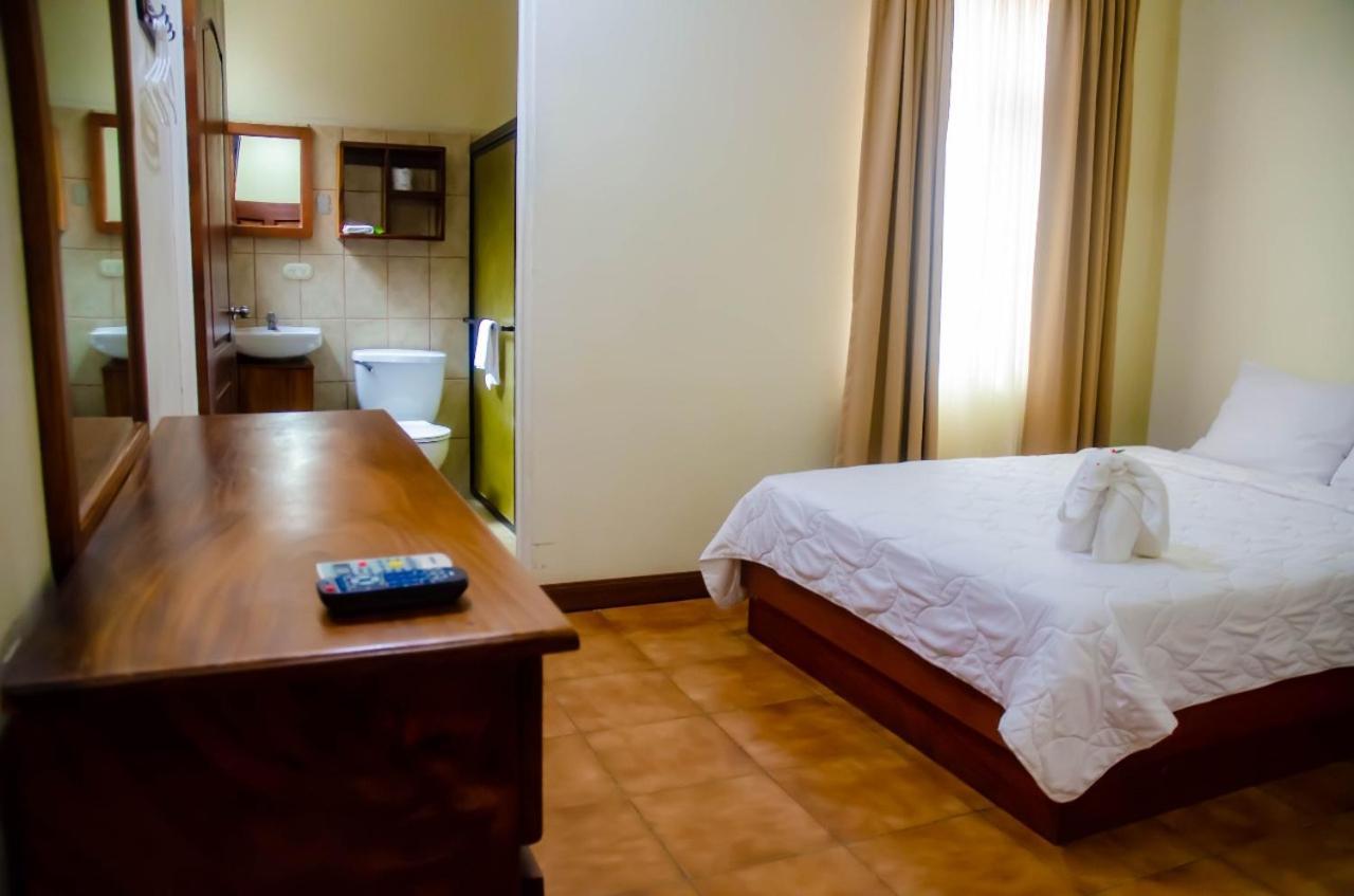& Huetares Hotel Playa Hermosa (Guanacaste)