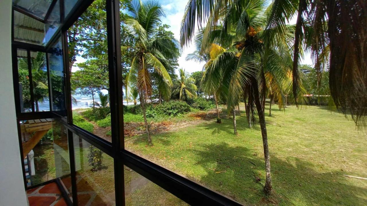 Pura Natura Beachfront Guest house