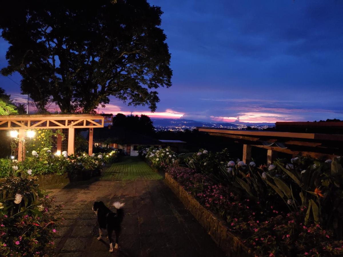 Finca Paraiso Mountain Retreat Near San Jose Airport 5* Birri