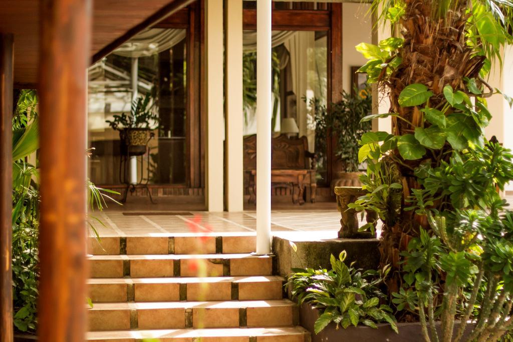 La Riviera Hotel