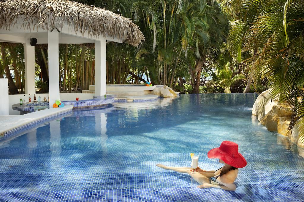 Azul & Retreat (adults Only)