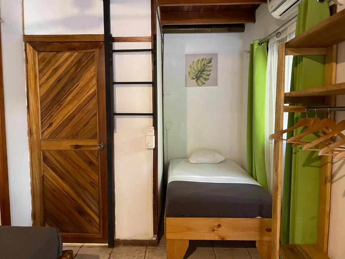 Cabinas 3* Playa Santa Teresa (Puntarenas)