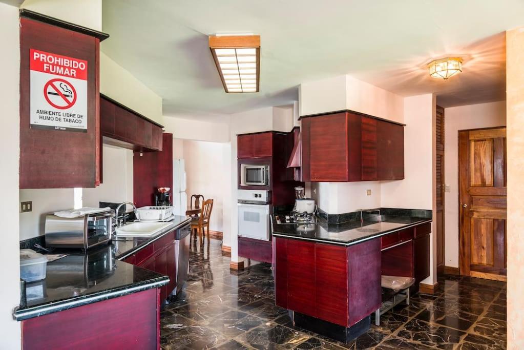 Villa Dream Villa, Ocean View & Pool! *