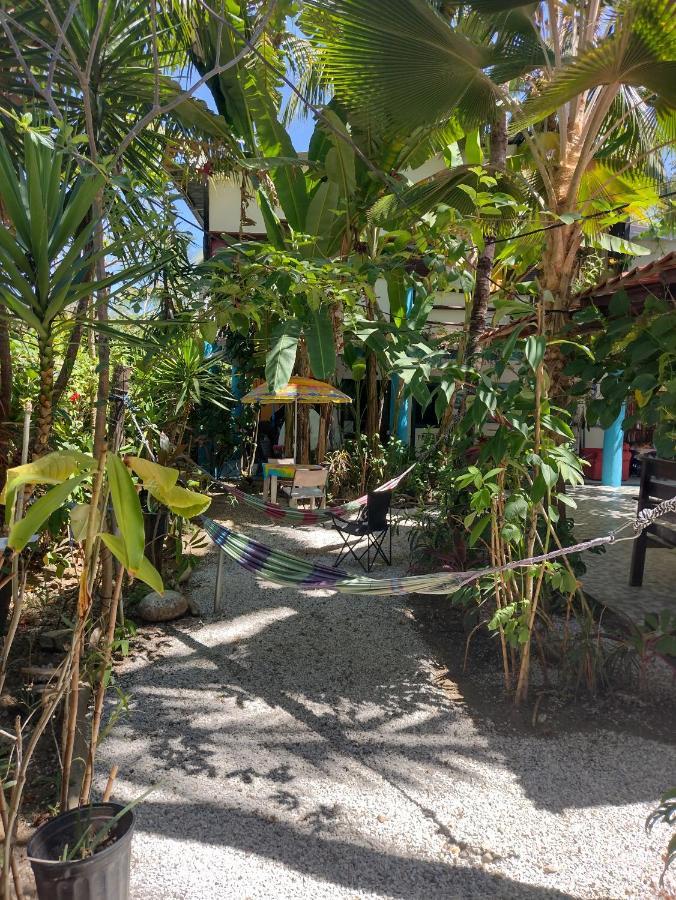 Cabinas Del Mar Hostel *