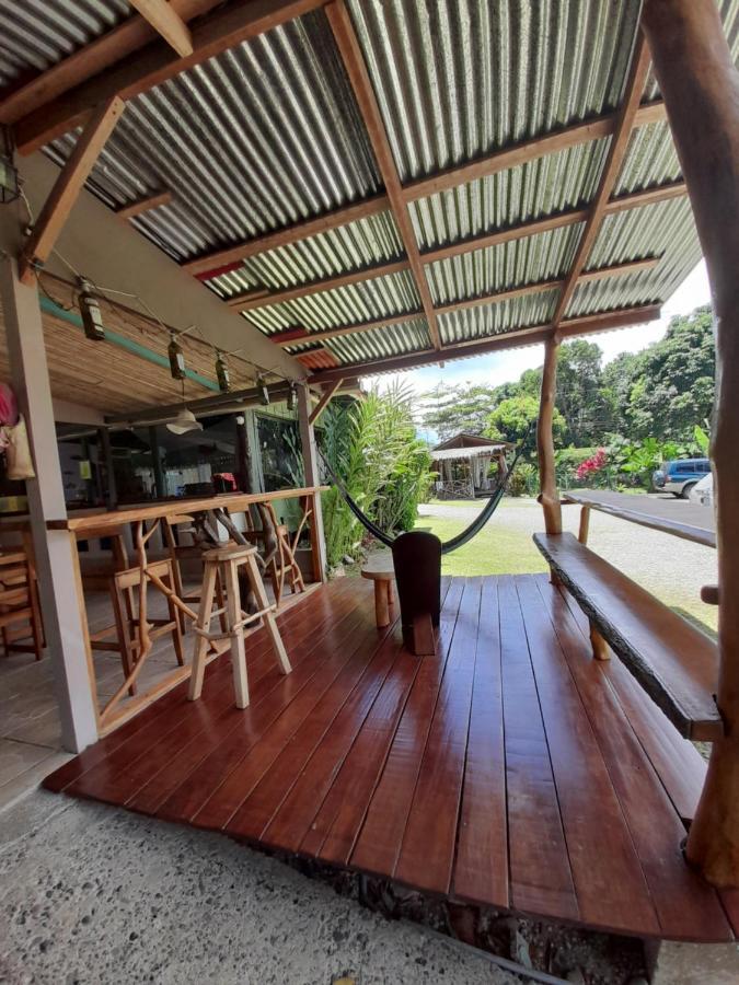 Bed & Breakfast Hotel El Colibri Rojo - Cabinas - Le Colibri Rouge Cahuita