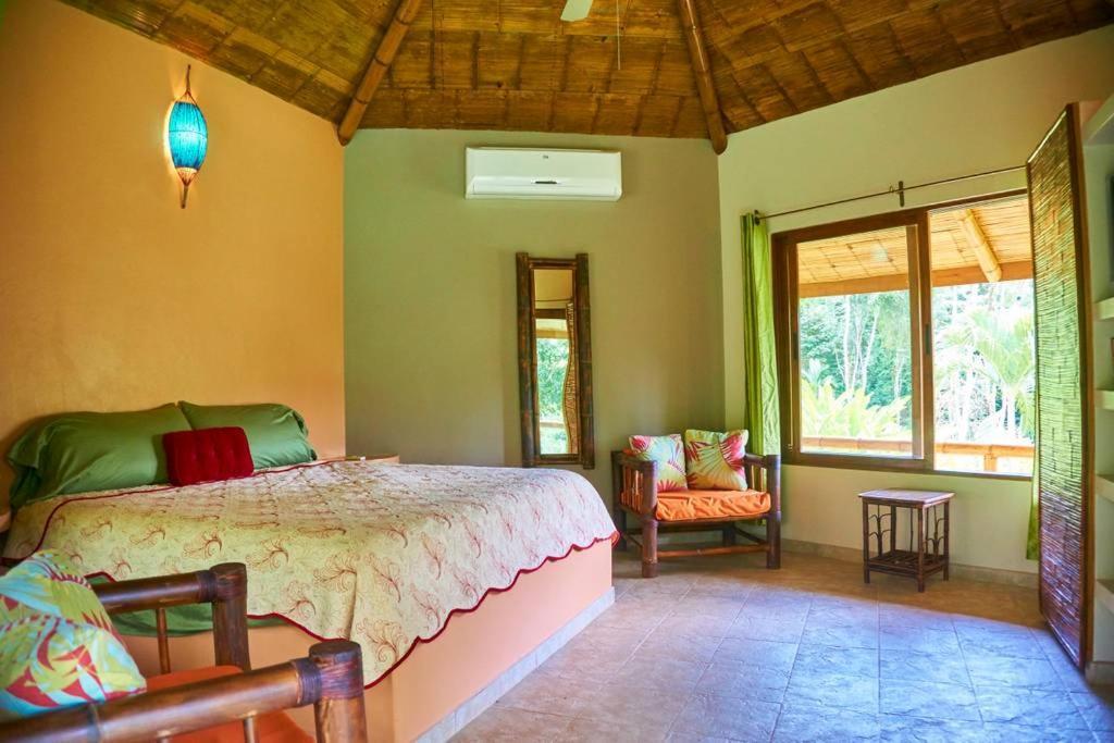 Manoas Luxury Camping And Rentals Bed & Breakfast 3*