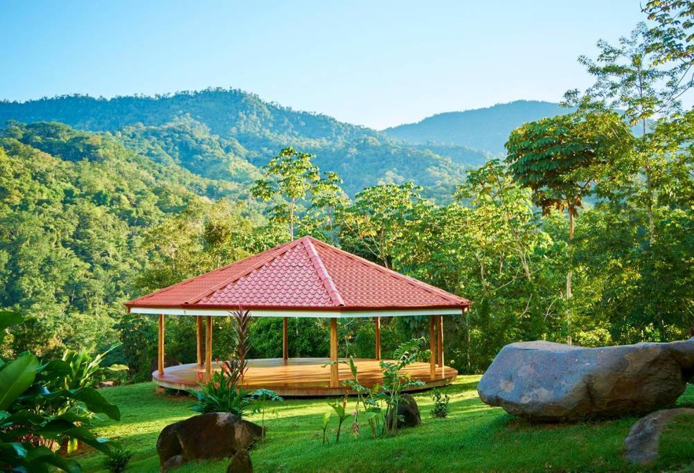 Bed & Breakfast Manoas Luxury Camping And Rentals