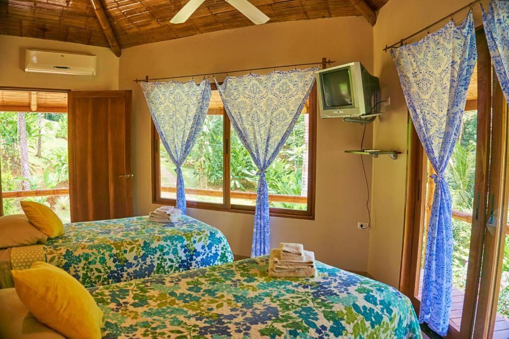 Manoas Luxury Camping And Rentals Bed & Breakfast