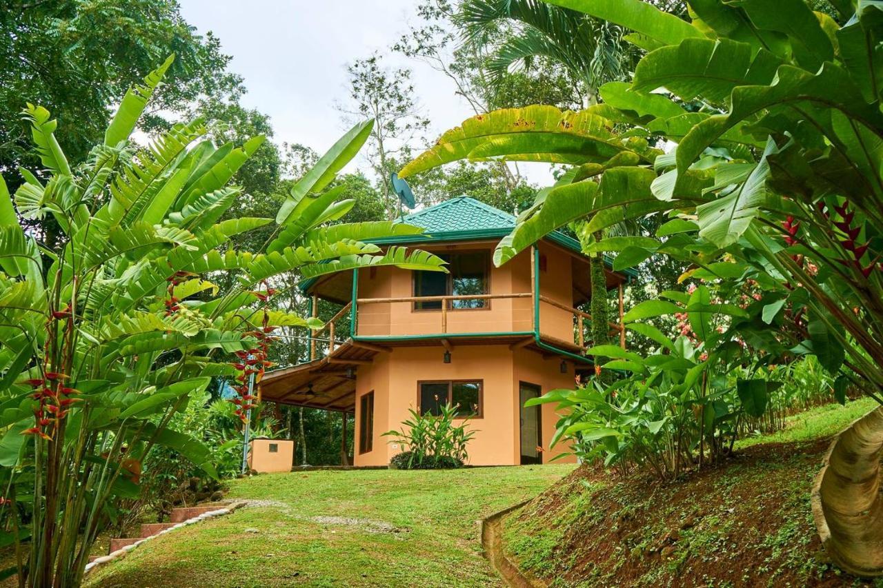 Bed & Breakfast Manoas Luxury Camping And Rentals