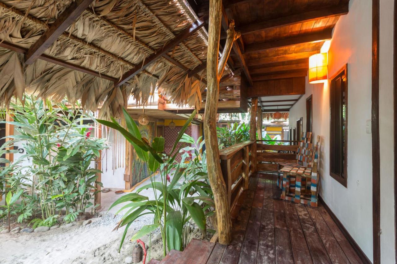 Playa 506 Beachfront Hostel *