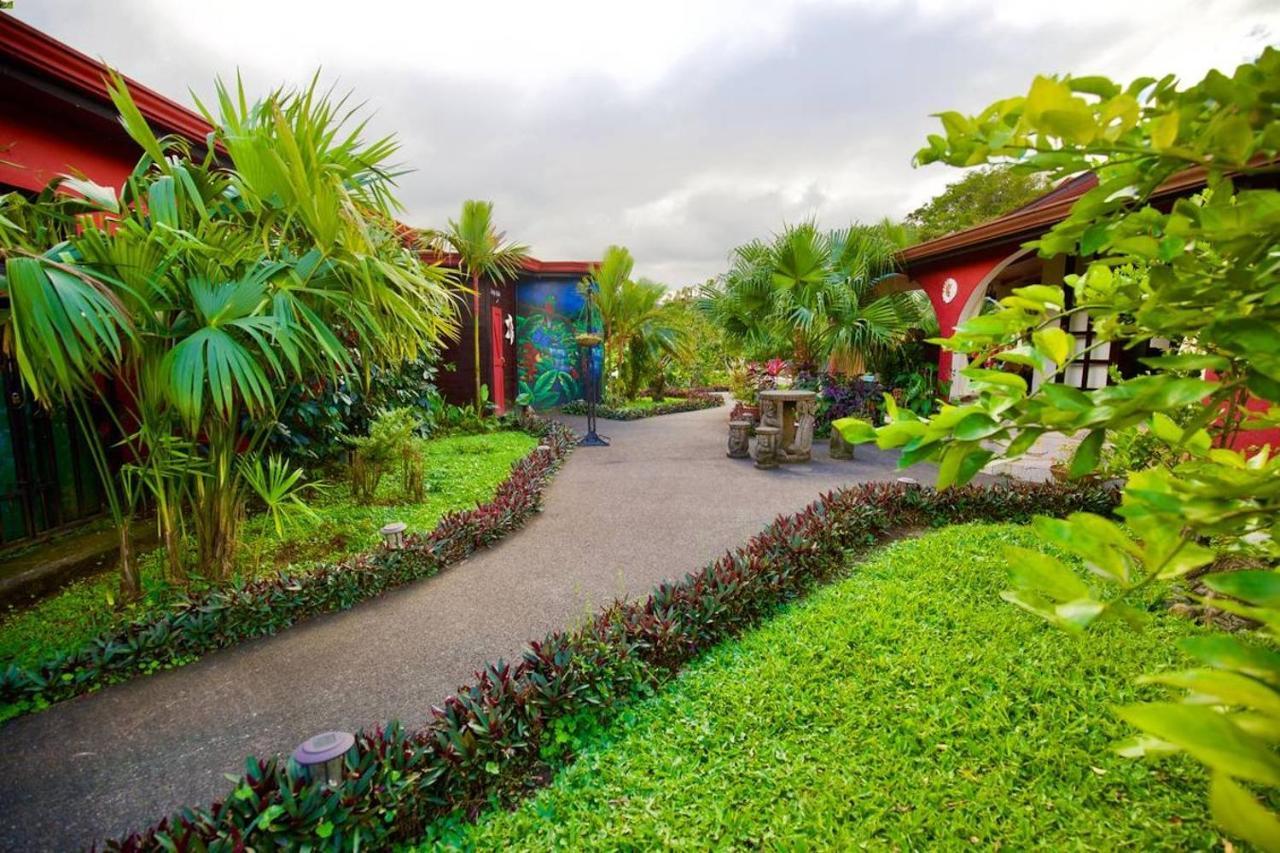Toucan Lane And Restaurant