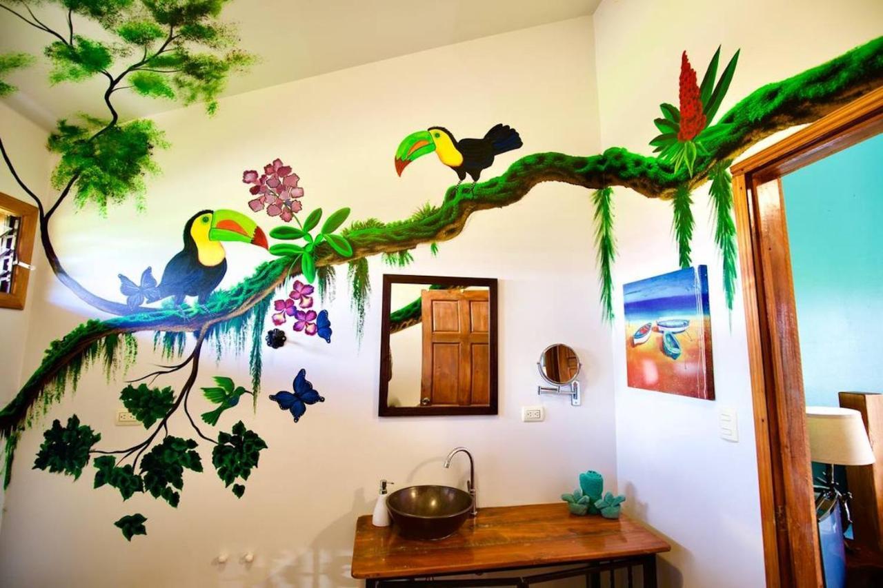 Toucan Lane And Restaurant