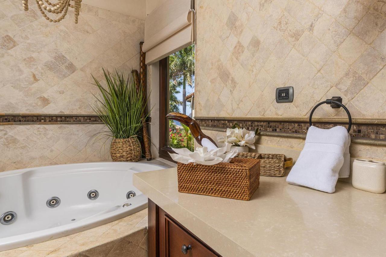 Incomparable 5-bd Beachfront Mansion - Daily Maid Incl Villa Playa Flamingo