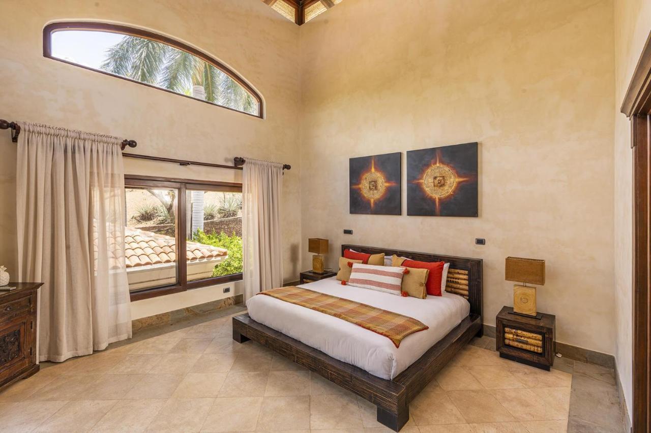 Incomparable 5-bd Beachfront Mansion - Daily Maid Incl Villa