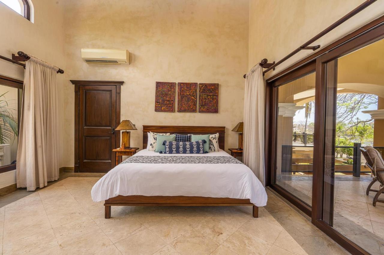 Incomparable 5-bd Beachfront Mansion - Daily Maid Incl Villa *