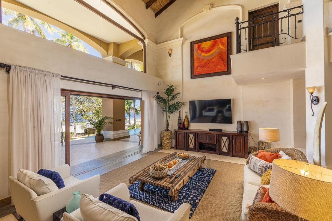Incomparable 5-bd Beachfront Mansion - Daily Maid Incl