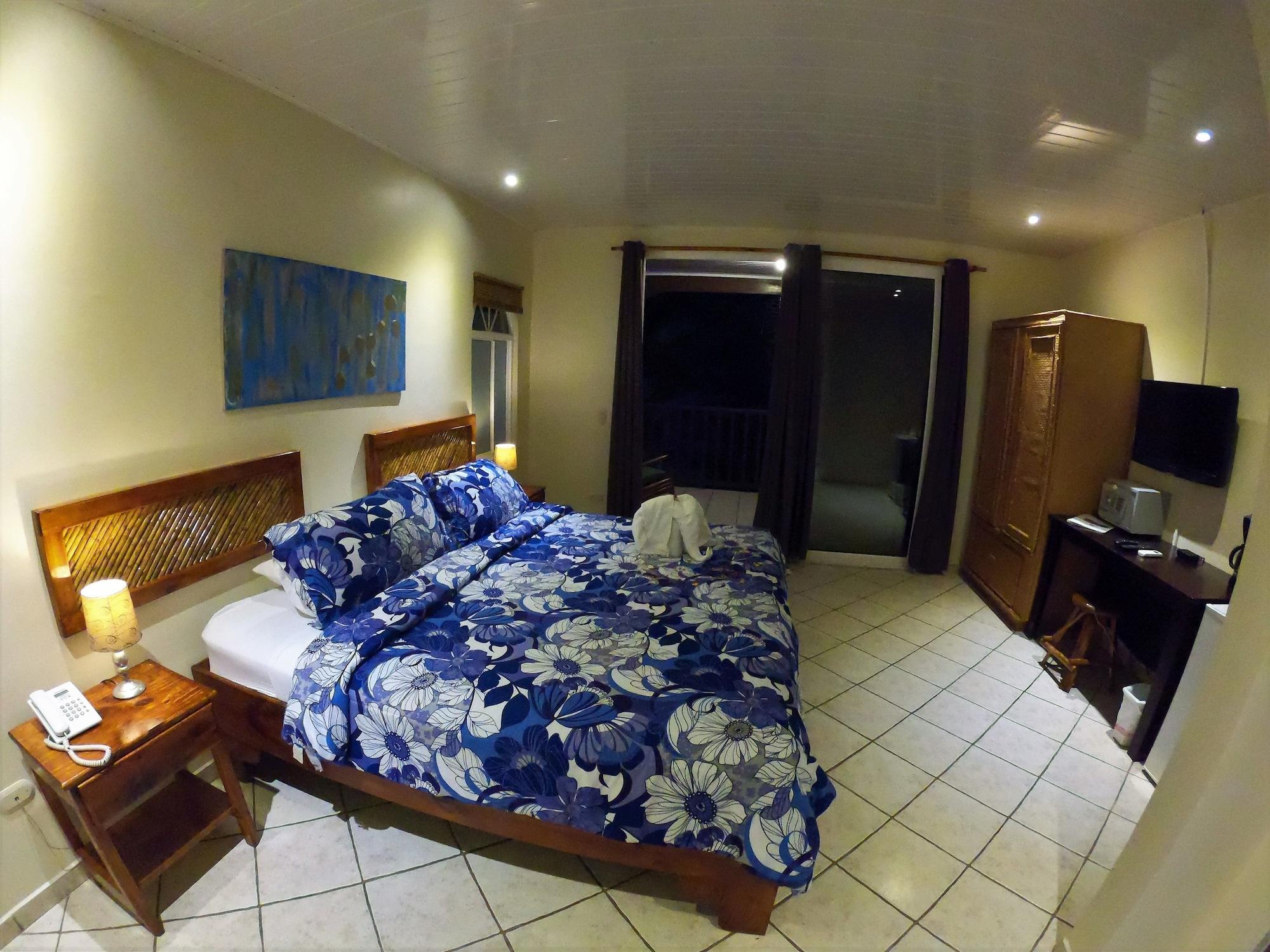 Cocomar Beachfront Hotel Parrita