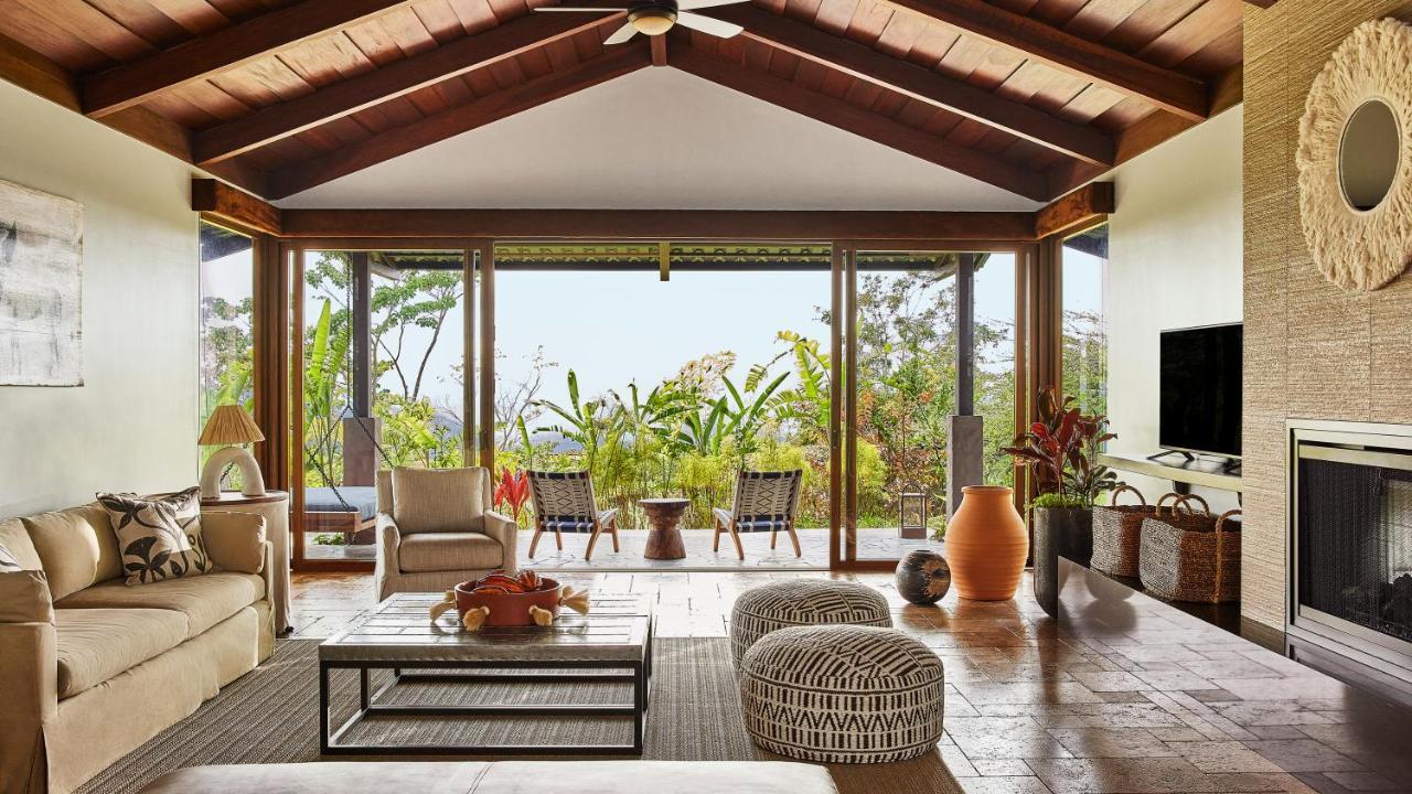 Hacienda Altagracia, Collection