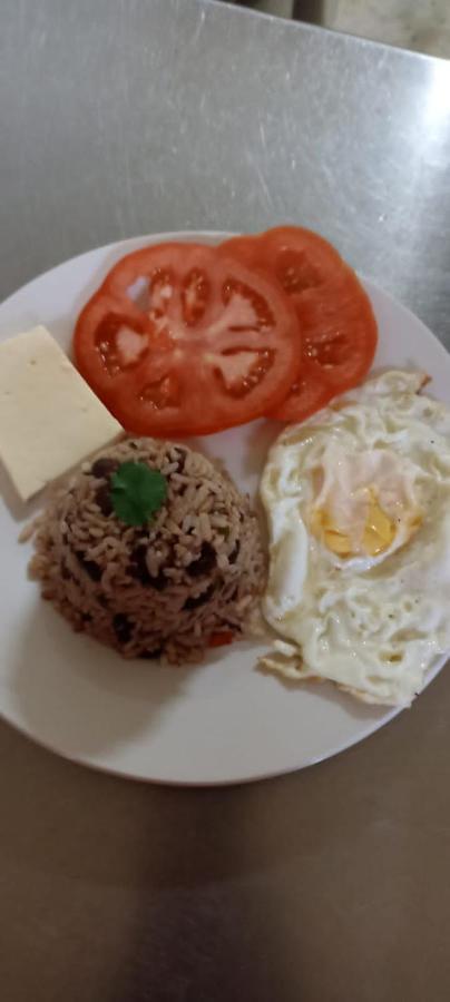 La Cueva Puerto Limon