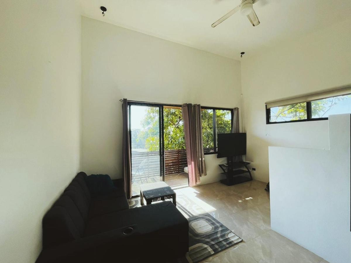 Coral Palace Apartment