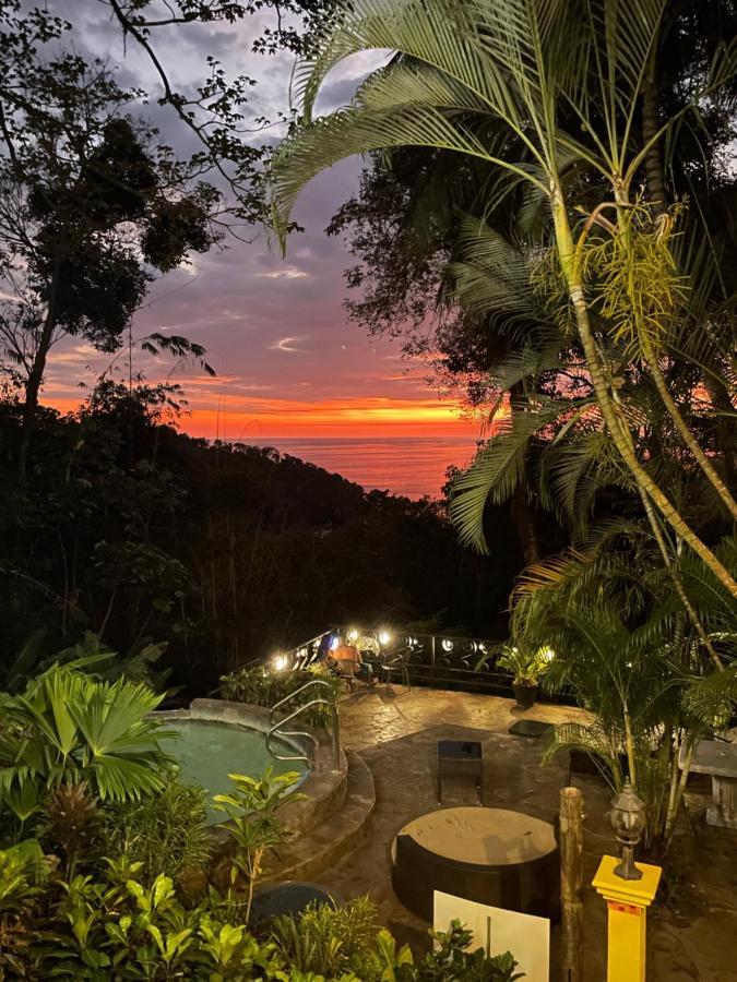 Hotel Mango Moon