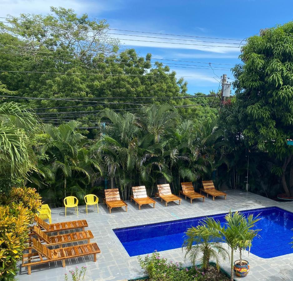Diversion Tropical Hotel