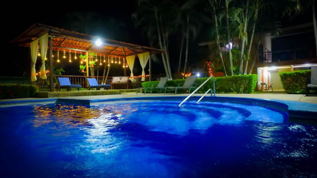 & Huetares Playa Hermosa (Guanacaste)