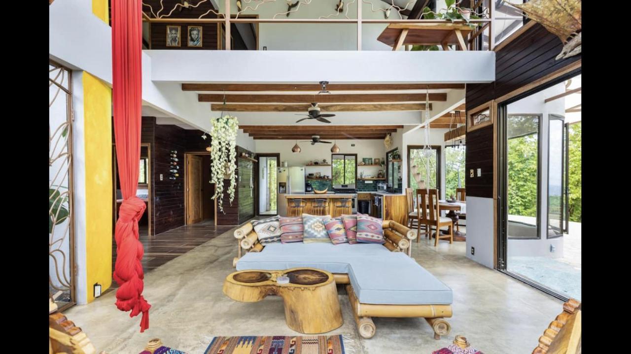 Private In With Ocean View Holiday home