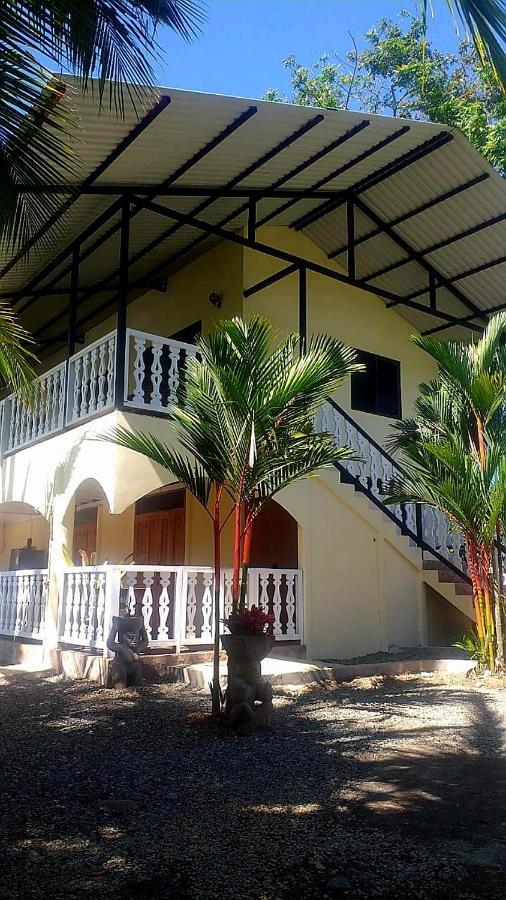 Chile Villa Manzanillo (Limon)