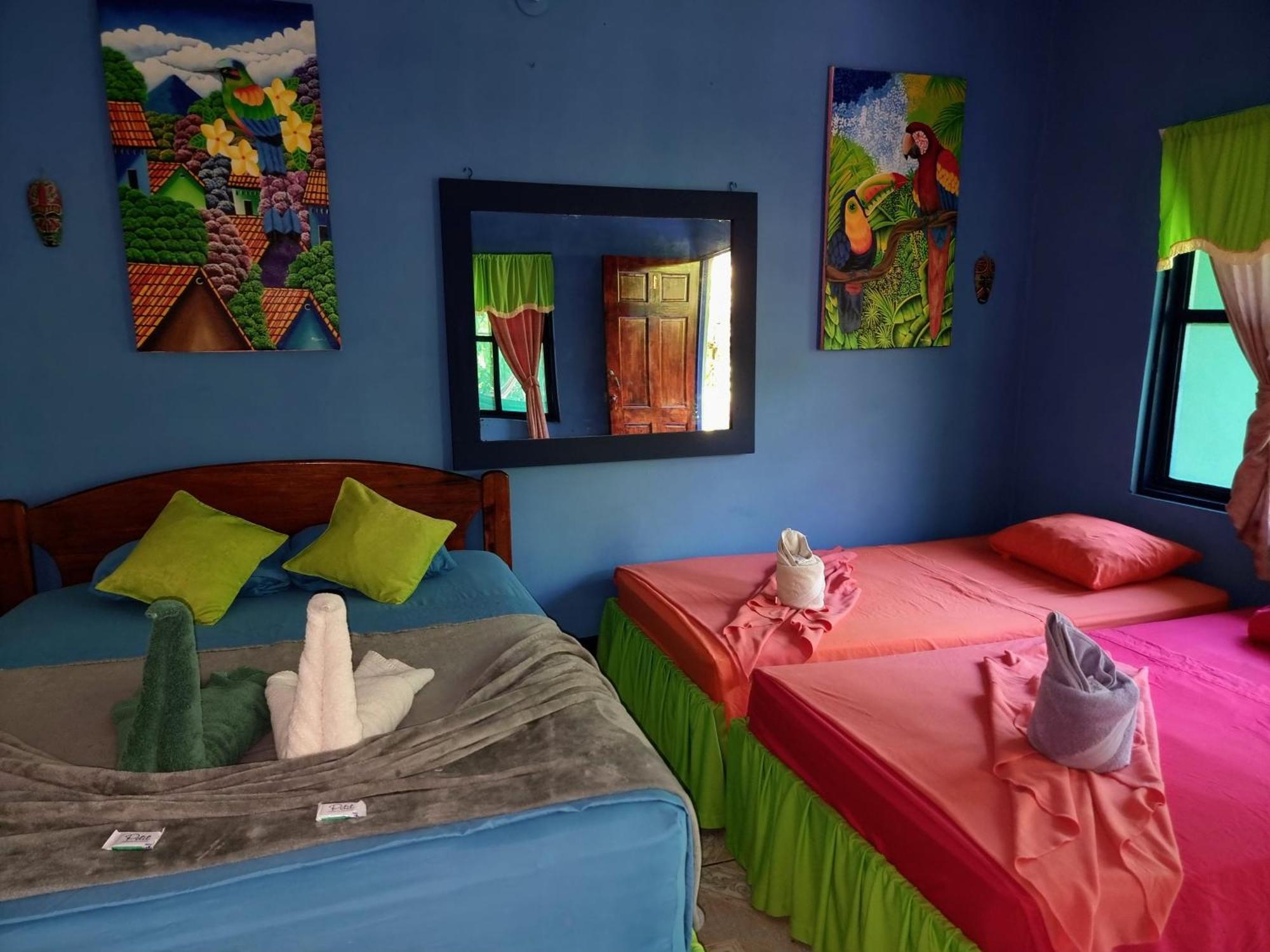 Hostel Cabinas Natural Tortuguero