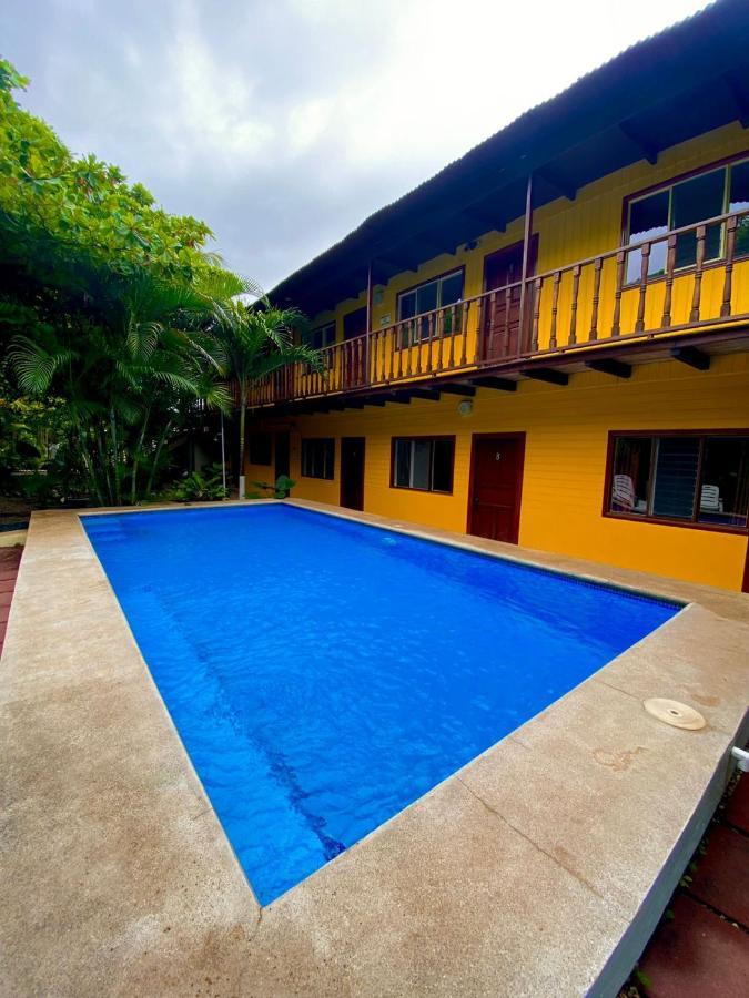 Hotel Rustic Front