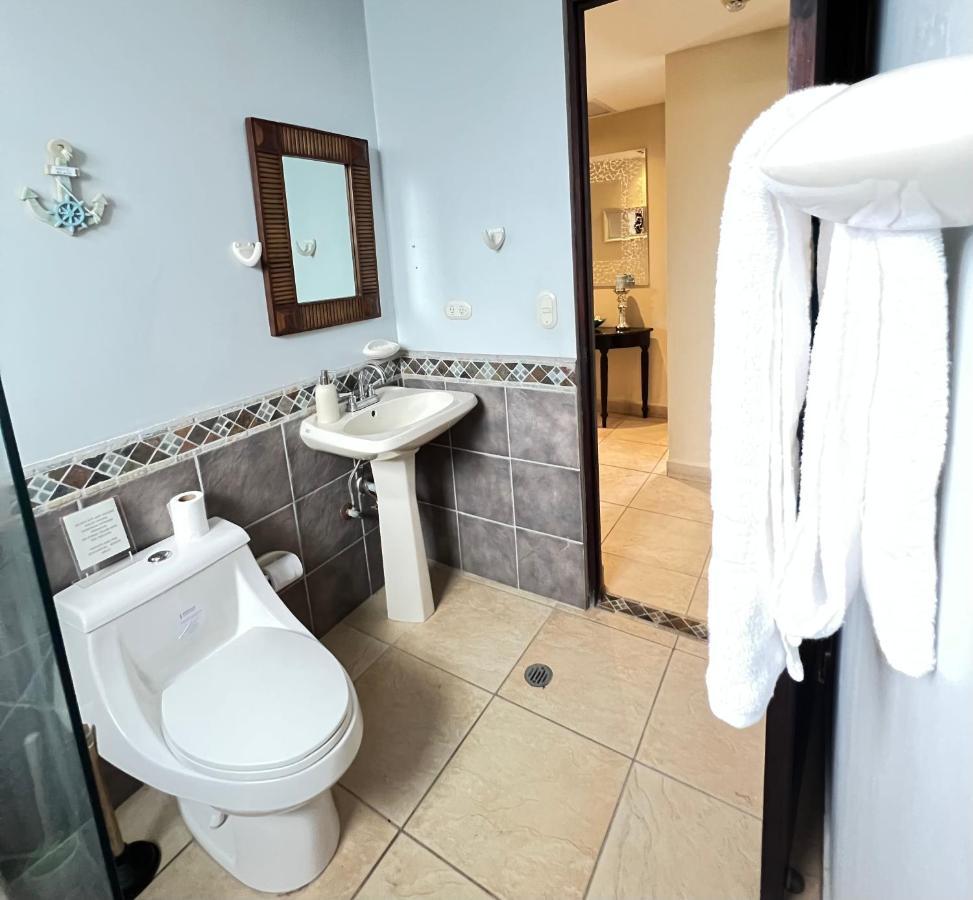 Beachfront Bahia Encantada L1 Apartment *