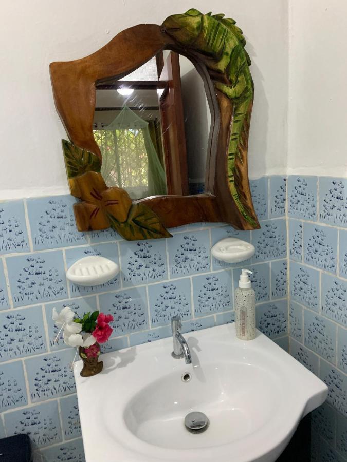 Cabinas Tito * Cahuita