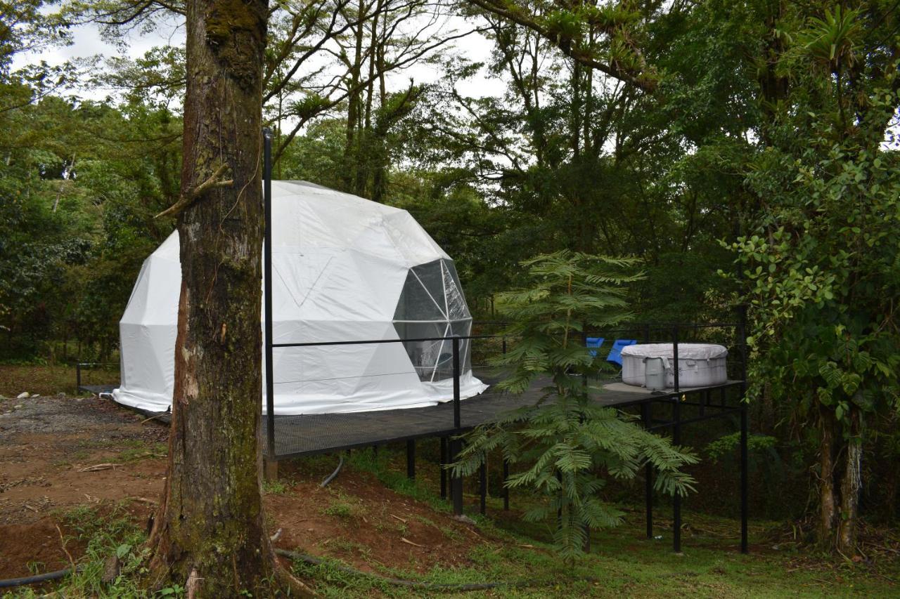 Roble Coral Glamping Bed & Breakfast *