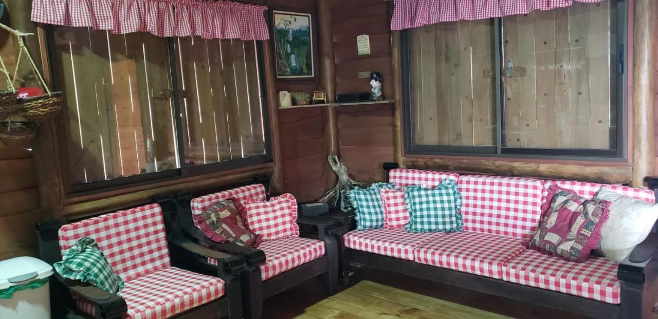 Log Cabin In Tinamaste Valley, Habacuc Woods, Baru Platanillo
