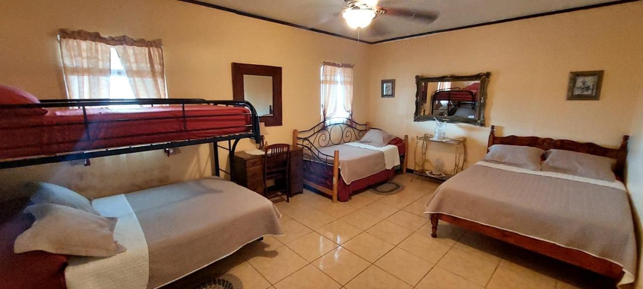 Alta Bed & Breakfast Barranca (Puntarenas)