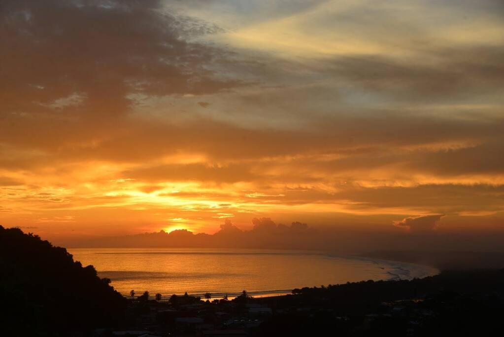 Vista Del Pacifico. *
