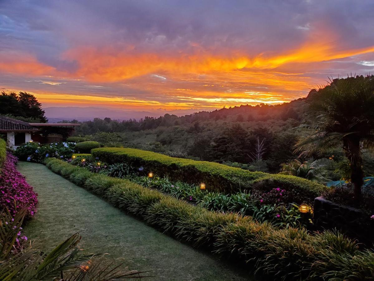 Finca Paraiso Mountain Retreat Near San Jose Airport 5*
