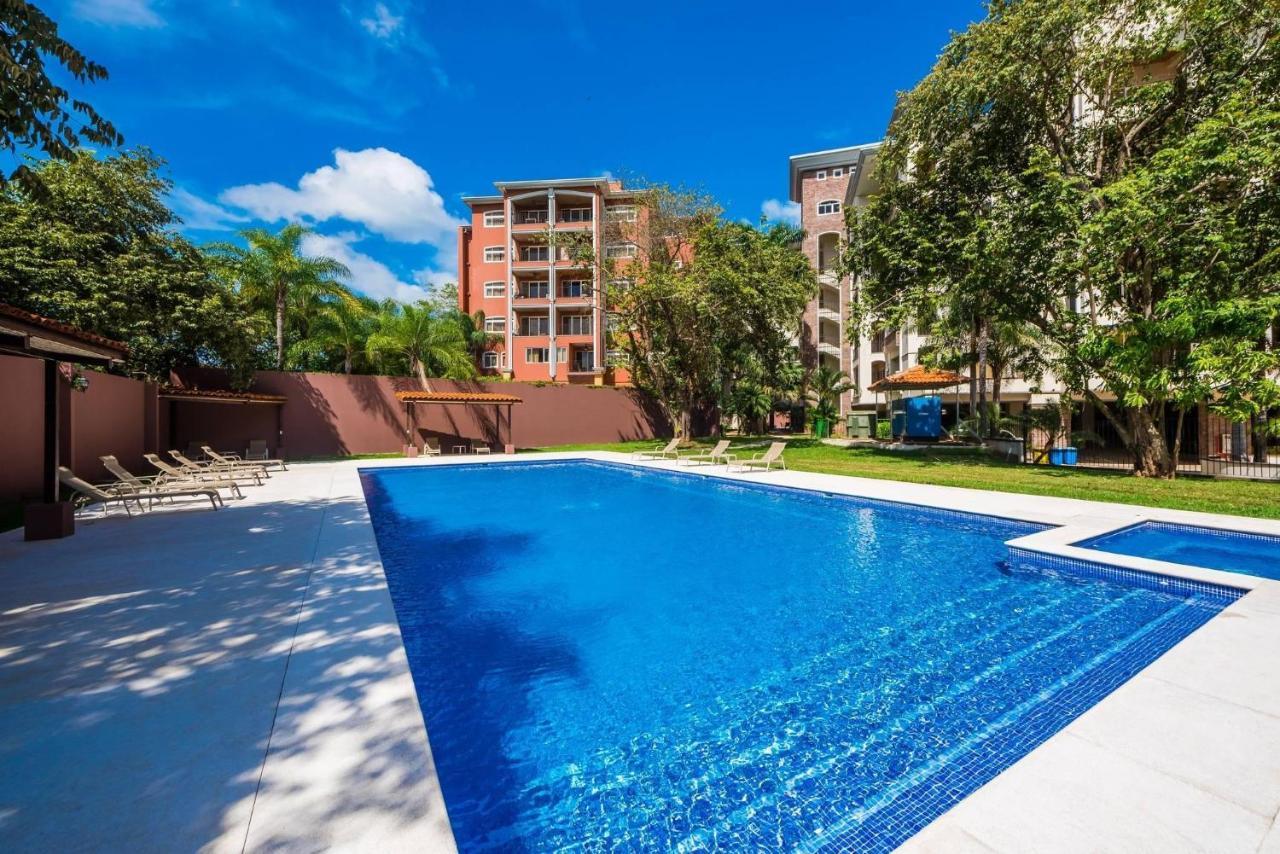 Peninsula 25 *