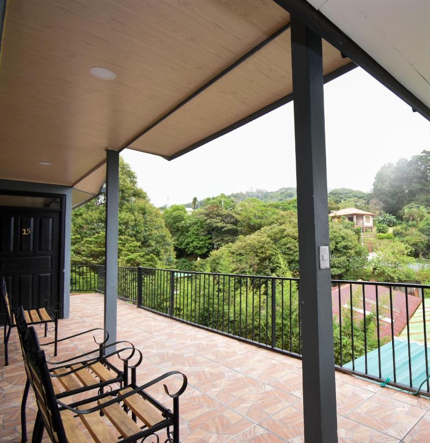 Bed & Breakfast Cabinas Eddy 2*