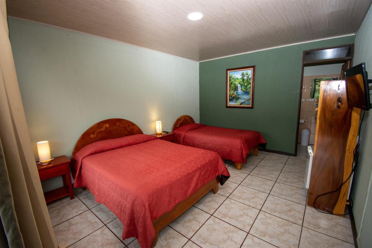 Cabinas Eddy Bed & Breakfast 2*