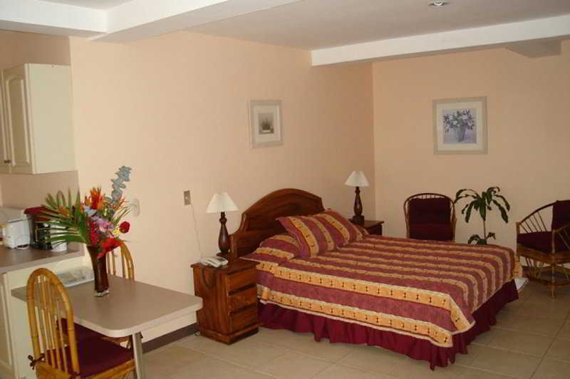 La Catalina & 3*