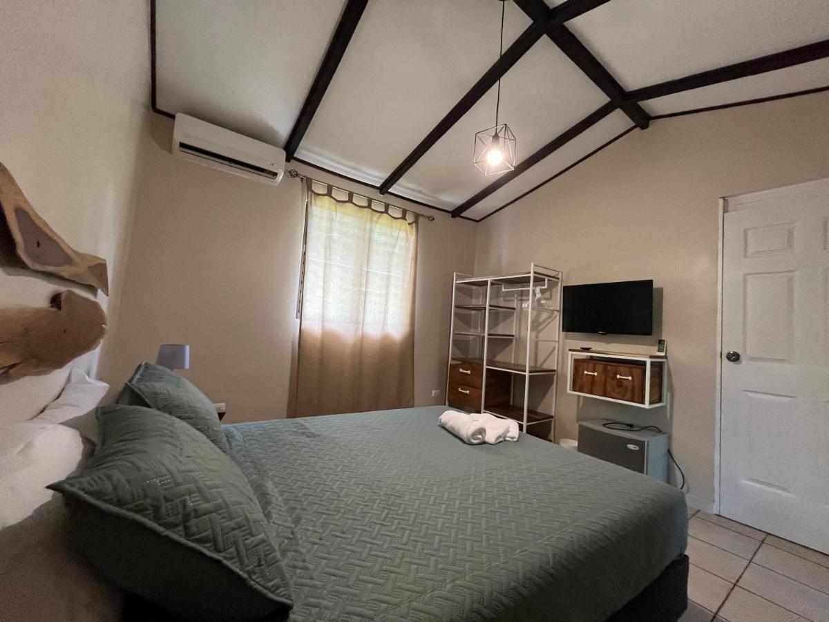 Casa Tropical Playa Grande Bed & Breakfast *