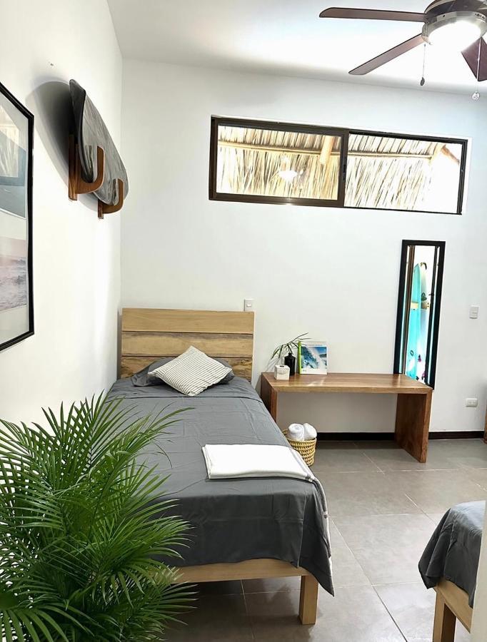 Hotel El Chante Surf House *