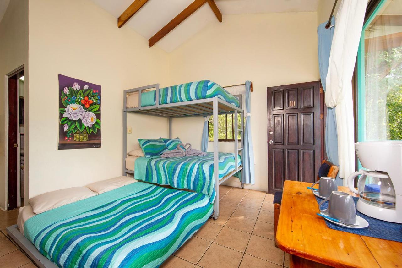 Diversion Tropical Hotel